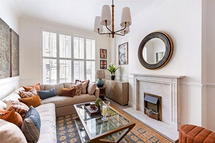 3 Bedroom Flat To Rent In Lincoln House, Basil Street, SW3