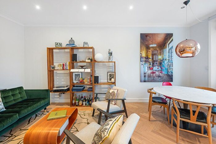 2 Bedroom Flat For Sale In Linden Gardens, Notting Hill, London, W2