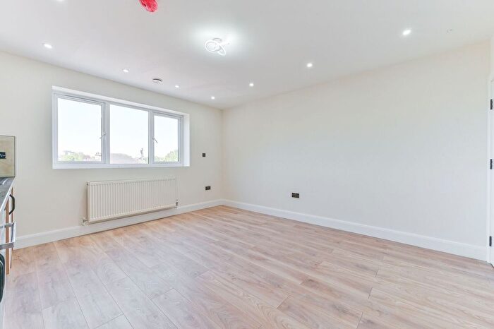 1 Bedroom Flat To Rent In Waverley Way, Carshalton Beeches, Carshalton, SM5