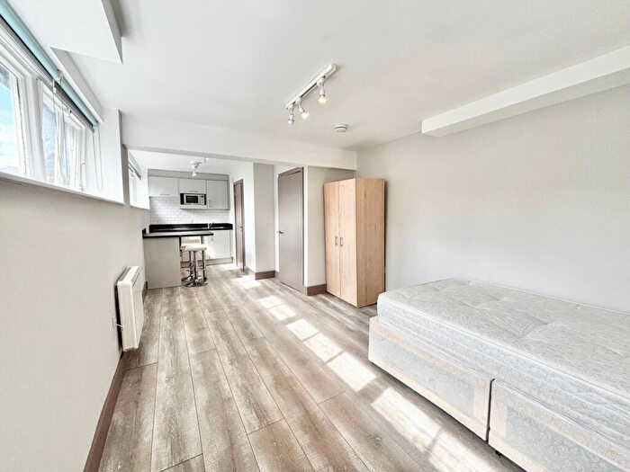 Flat To Rent In Drakes Courtyard, NW6