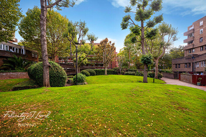 3 Bedroom Flat For Sale In Cloysters Green, London, E1W