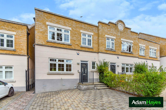 4 Bedroom Semi-Detached House To Rent In Anastasia Mews, Woodside Park, N12