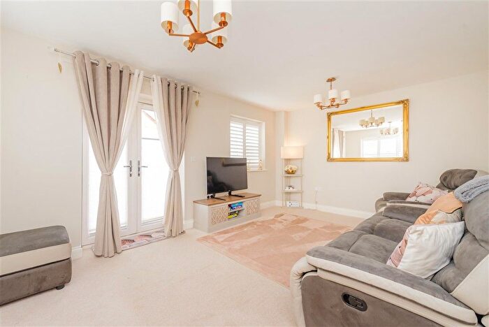 3 Bedroom Detached House For Sale In Peacock Close, Greenhithe, Kent, DA9
