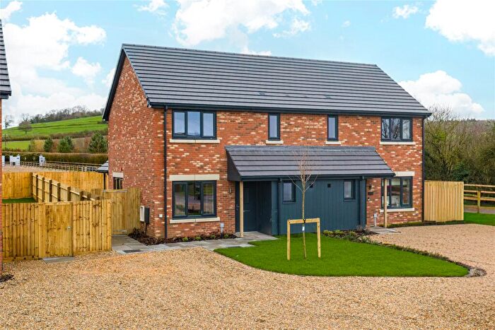 3 Bedroom Semi-Detached House For Sale In Raven Crescent, Westcott, Aylesbury, Buckinghamshire, HP18