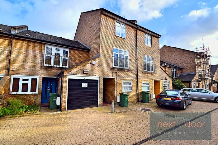 4 Bedroom Town House To Rent In Melbourne Mews, Oval, SW9