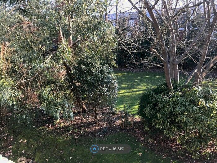 3 Bedroom Flat To Rent In Edmonscote, London, W13