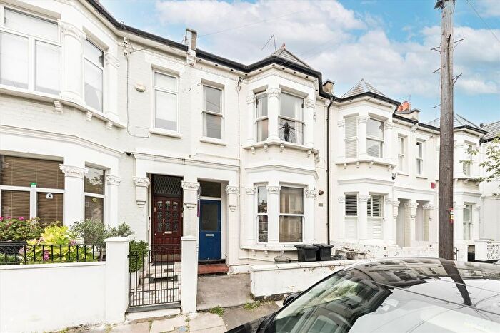 3 Bedroom Flat To Rent In Biscay Road, London, W6