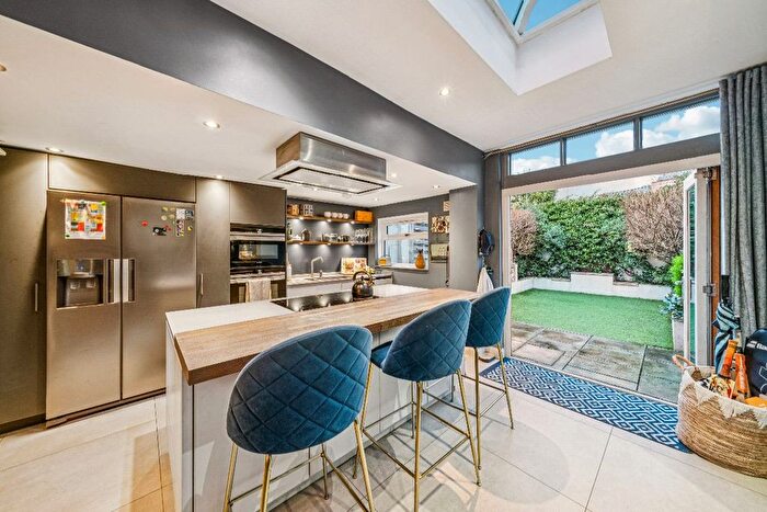 3 Bedroom Semi Detached House For Sale In Eleanor Grove, SW13