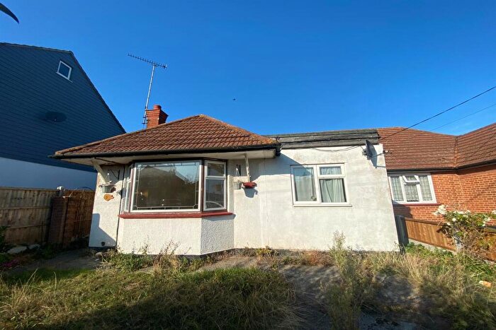 3 Bedroom Bungalow For Sale In Leicester Avenue, Rochford, SS4