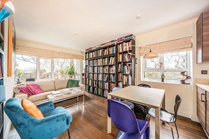 2 Bedroom Flat For Sale In Wimbledon Park Side, Southfields, SW19