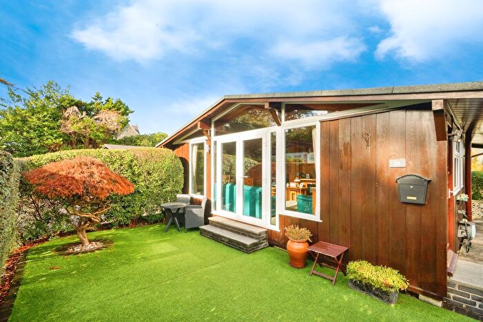 3 Bedroom Bungalow For Sale In Penarwel Chalets, Llanbedrog, Gwynedd, LL53