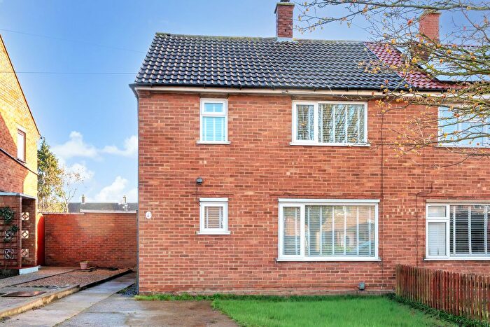 3 Bedroom Semi-Detached House For Sale In Greenfinch Avenue, Ipswich, IP2