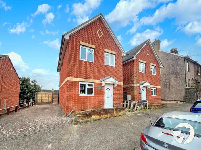 3 Bedroom Detached House To Rent In Albion Terrace, Brewery Road, Sittingbourne, Kent, ME10