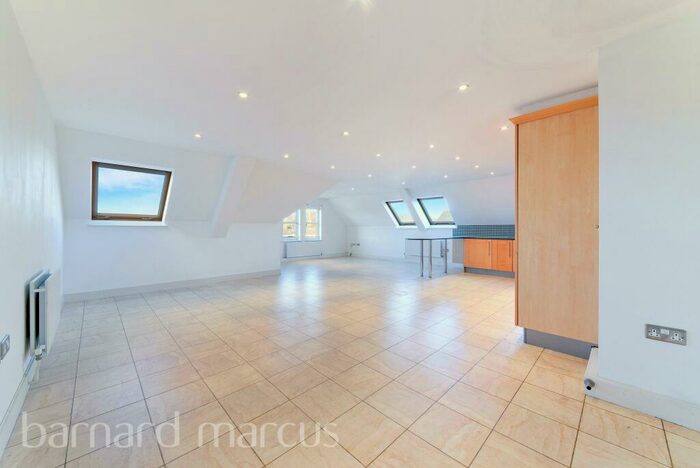 2 Bedroom Apartment To Rent In Birdhurst Road, South Croydon, CR2