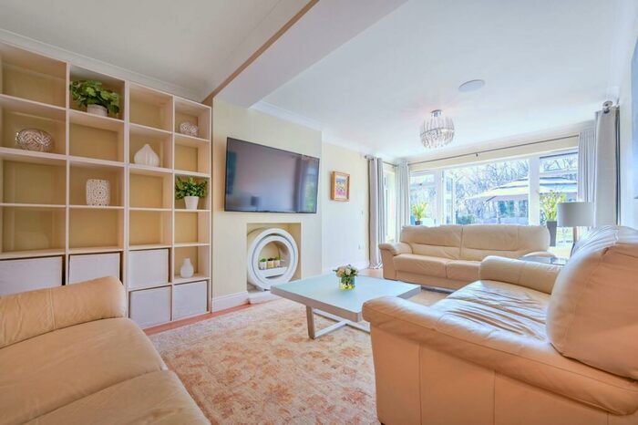 5 Bedroom Detached House To Rent In White Lane, Aldershot, GU12