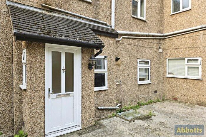 1 Bedroom Flat To Rent In Cobham Road, Westcliff-On-Sea, SS0