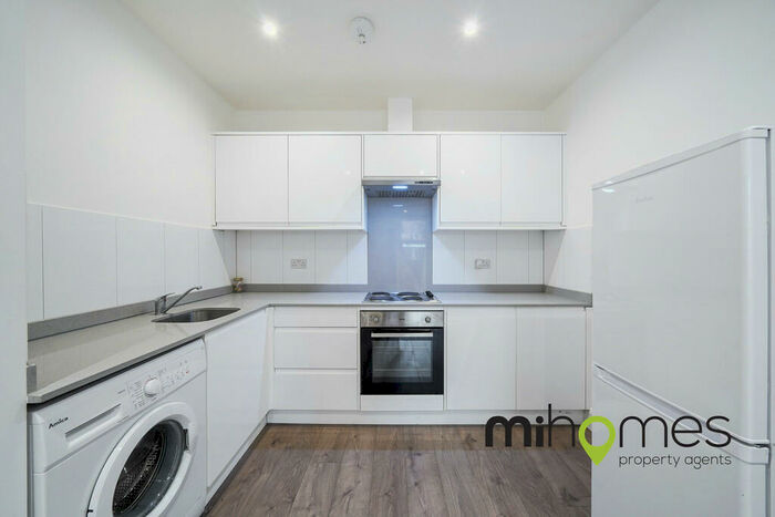 2 Bedroom Apartment To Rent In Key Point, Potters Bar, EN6
