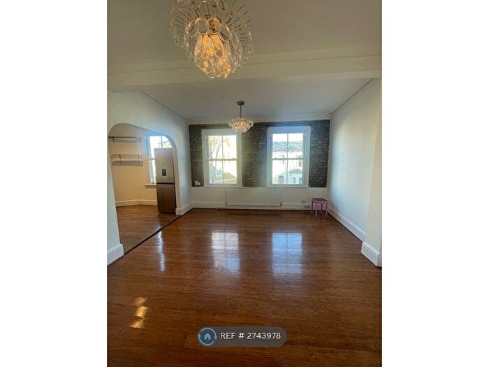 2 Bedroom Flat To Rent In Hinton Road, London, SE24