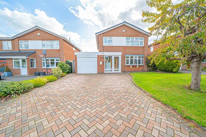 4 Bedroom Detached House For Sale In Hallcroft Way, Knowle, B93