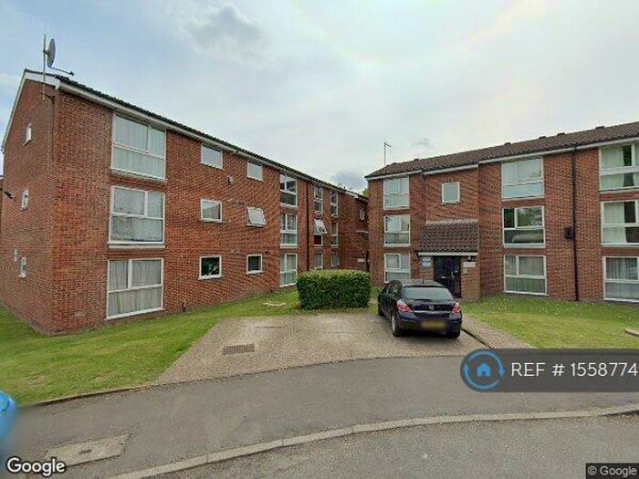 2 Bedroom Flat To Rent In Larch Close, London Friern Barnet, N11
