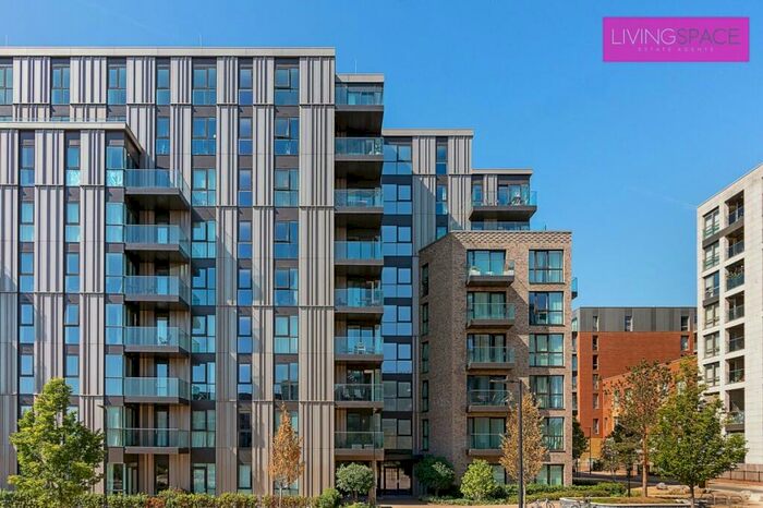 2 Bedroom Flat To Rent In Hartington Court, London, N4