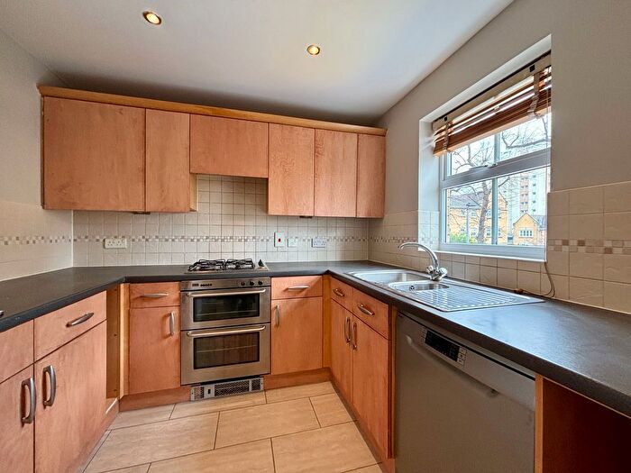 3 Bedroom Town House To Rent In Sparkes Close, Bromley, BR2