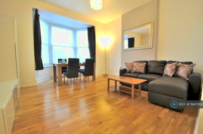 2 Bedroom Flat To Rent In Fairlop Road, London, E11