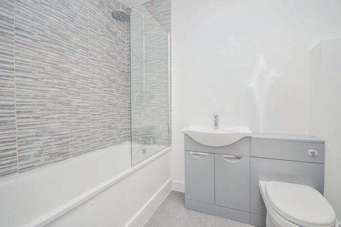 1 Bedroom Flat To Rent In Victoria Road, Swindon, SN1