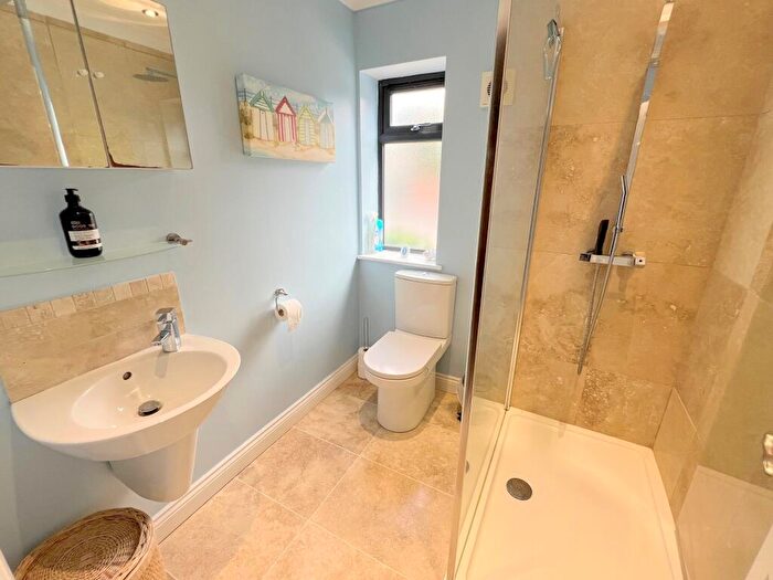 4 Bedroom Chalet For Sale In York Avenue, New Milton, Hampshire., BH25