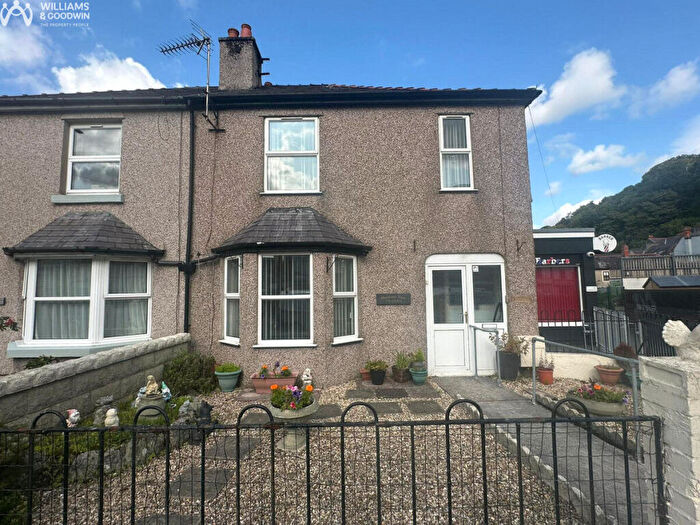 3 Bedroom Semi-Detached House For Sale In Glynne Road, Bangor, LL57