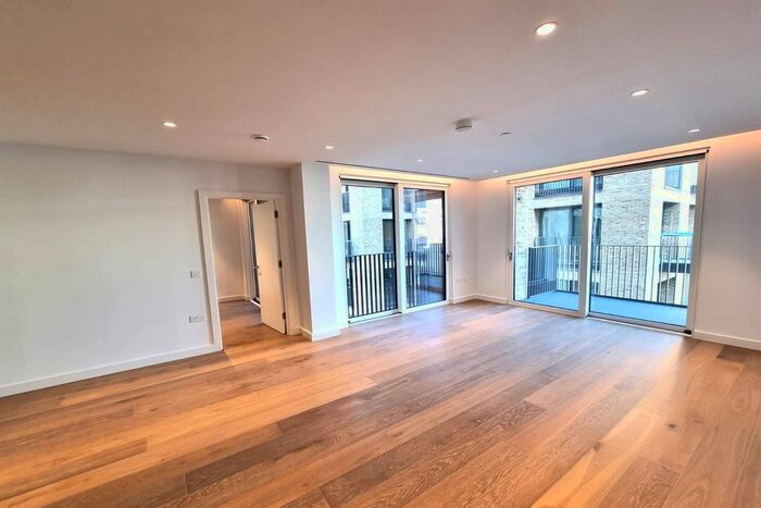 3 Bedroom Flat To Rent In Jubilee Walk, London, WC1X