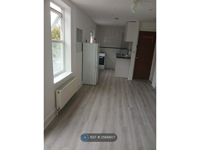 Studio To Rent In First Floor, London, N3