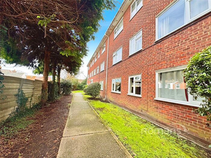 3 Bedroom Flat For Sale In Morris Road, Farnborough, Hampshire, GU14