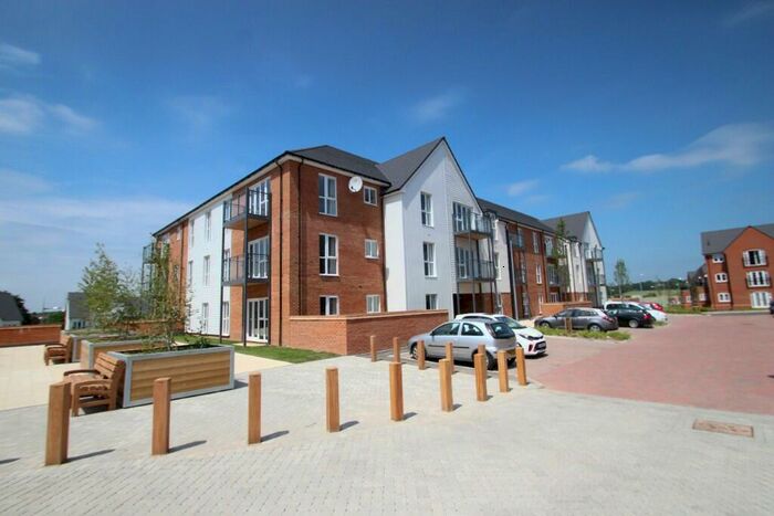 2 Bedroom Apartment To Rent In Holmbush Mews, RH12