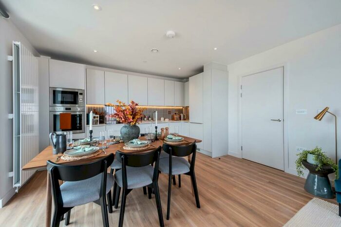 3 Bedroom Flat To Rent In Ten Degrees, Croydon, CR0