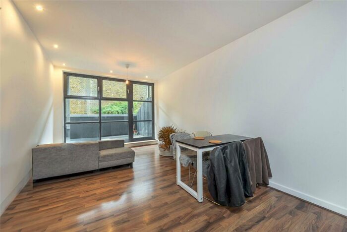 2 Bedroom Flat To Rent In Carmine Wharf, Copenhagen Place, E14