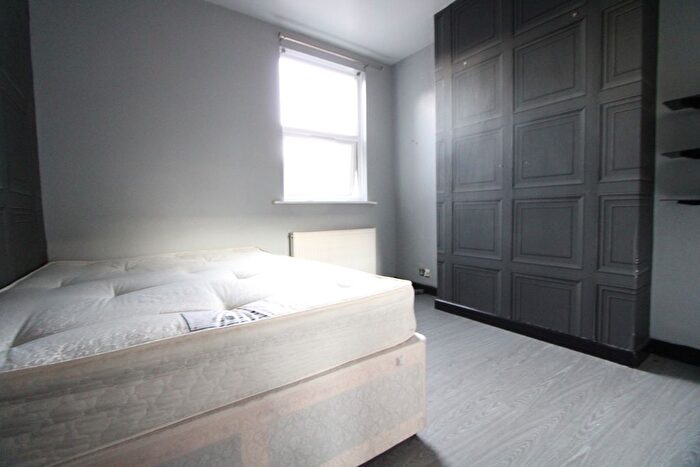 1 Bedroom Flat To Rent In Tooting Broadway, SW17