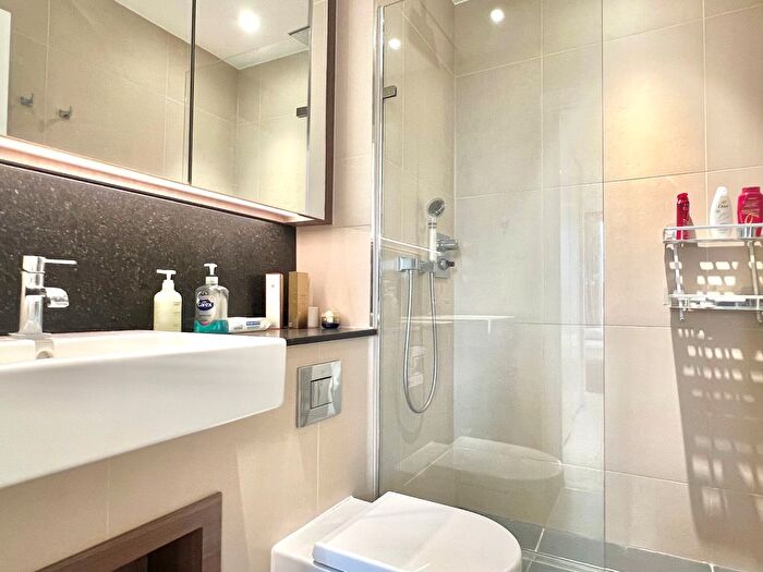 2 Bedroom Flat To Rent In Central Avenue, London, SW6