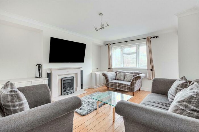 3 Bedroom Flat To Rent In The Willoughbys, East Sheen, London, SW14