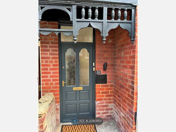 2 Bedroom Maisonette To Rent In Roman Place, Leeds, LS8