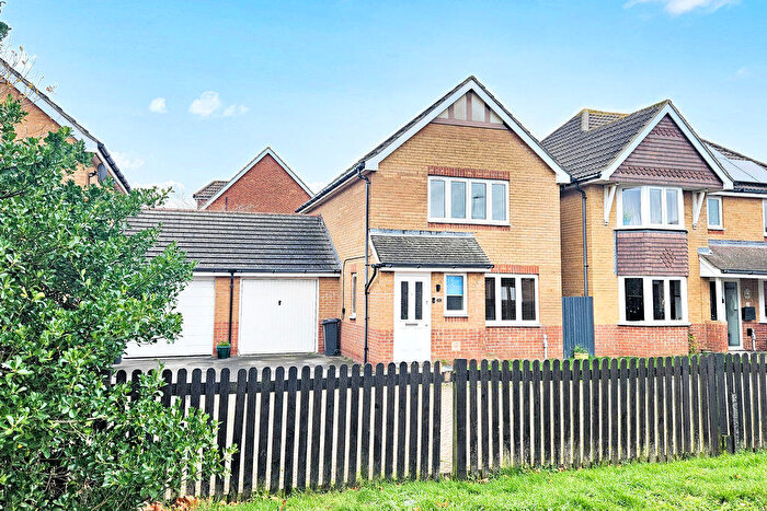 3 Bedroom Link Detached House For Sale In Usborne Close, Lee-On-The-Solent, PO13