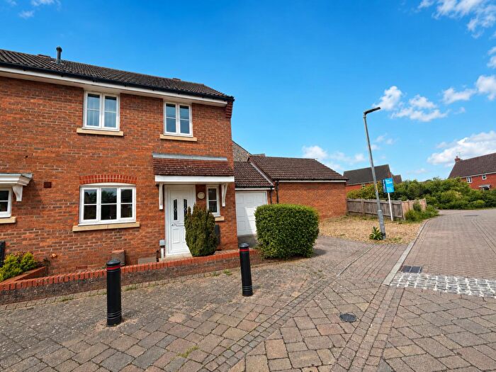 3 Bedroom End Of Terrace House For Sale In Comfrey Way, Thetford, IP24