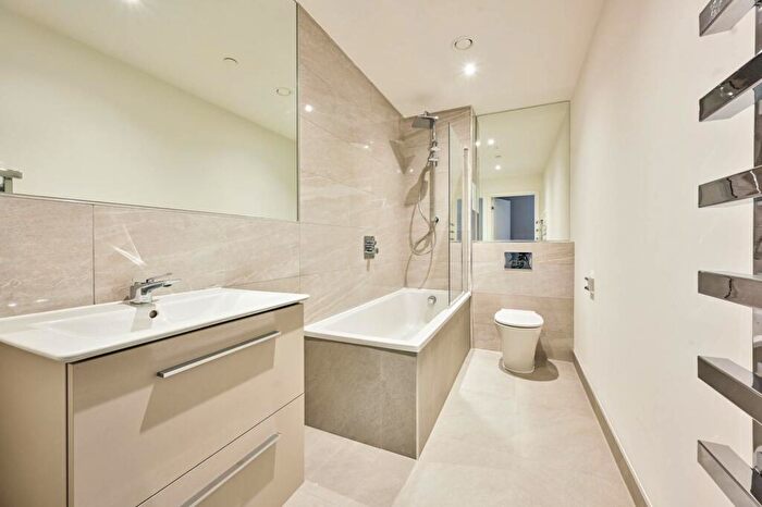 2 Bedroom Flat For Sale In Vision Point, Battersea, SW11