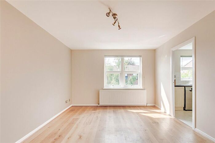 2 Bedroom Flat To Rent In Barker Drive, Camden, NW1