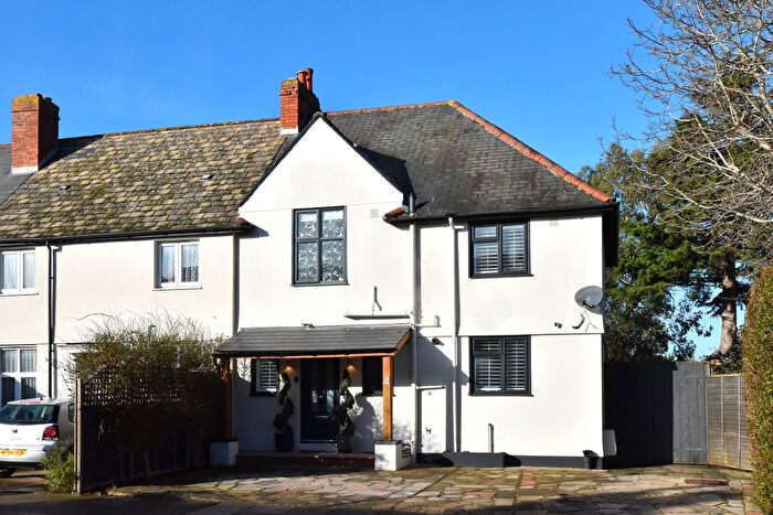 3 Bedroom End Of Terrace House For Sale In Manor Way, Bromley, BR2