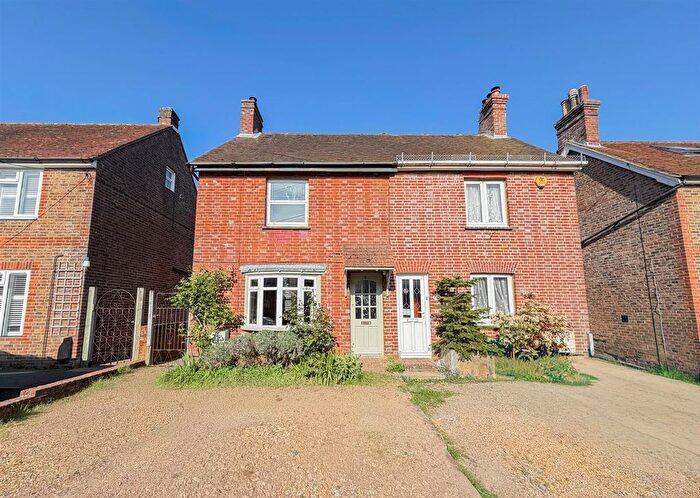 3 Bedroom Semi-Detached House To Rent In Gordon Road, Uckfield, TN22