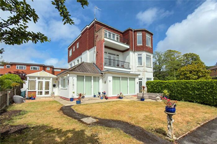 2 Bedroom Apartment For Sale In Grosvenor Road, Bournemouth, Dorset, BH4