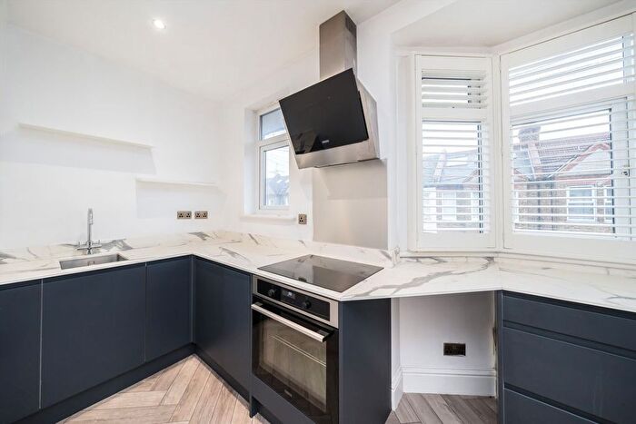 2 Bedroom Maisonette For Sale In Boundary Road, Colliers Wood, SW19