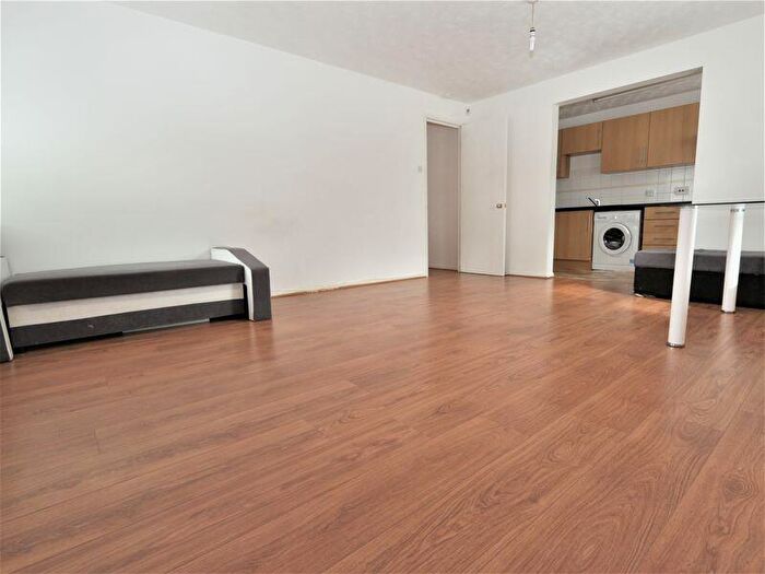 2 Bedroom Flat To Rent In Two Bedroom Flat In Bounds Green, N22