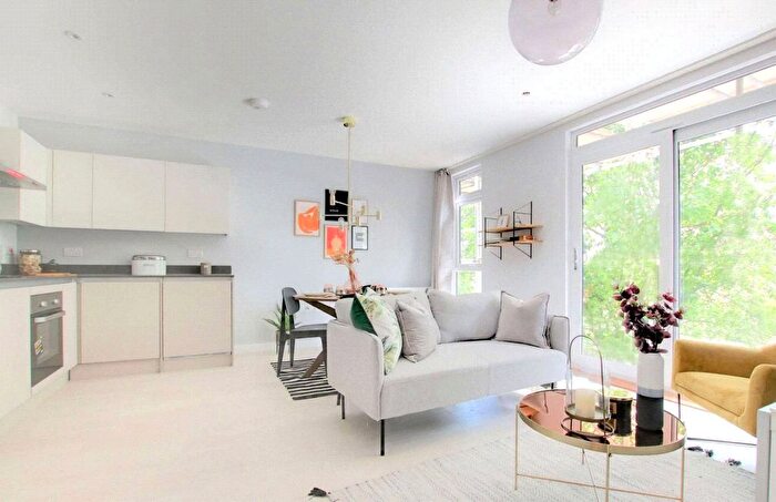 2 Bedroom Flat To Rent In Bluebell House, Wych Elm, Harlow, CM20